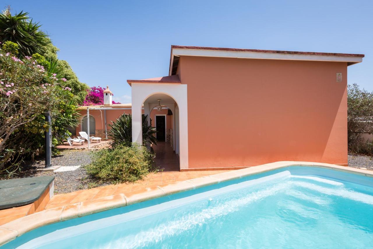 Home2Book Quiet Villa With Private Pool Triquivijate Ngoại thất bức ảnh