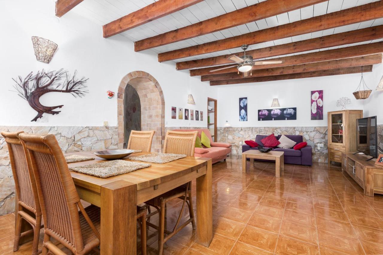 Home2Book Quiet Villa With Private Pool Triquivijate Ngoại thất bức ảnh