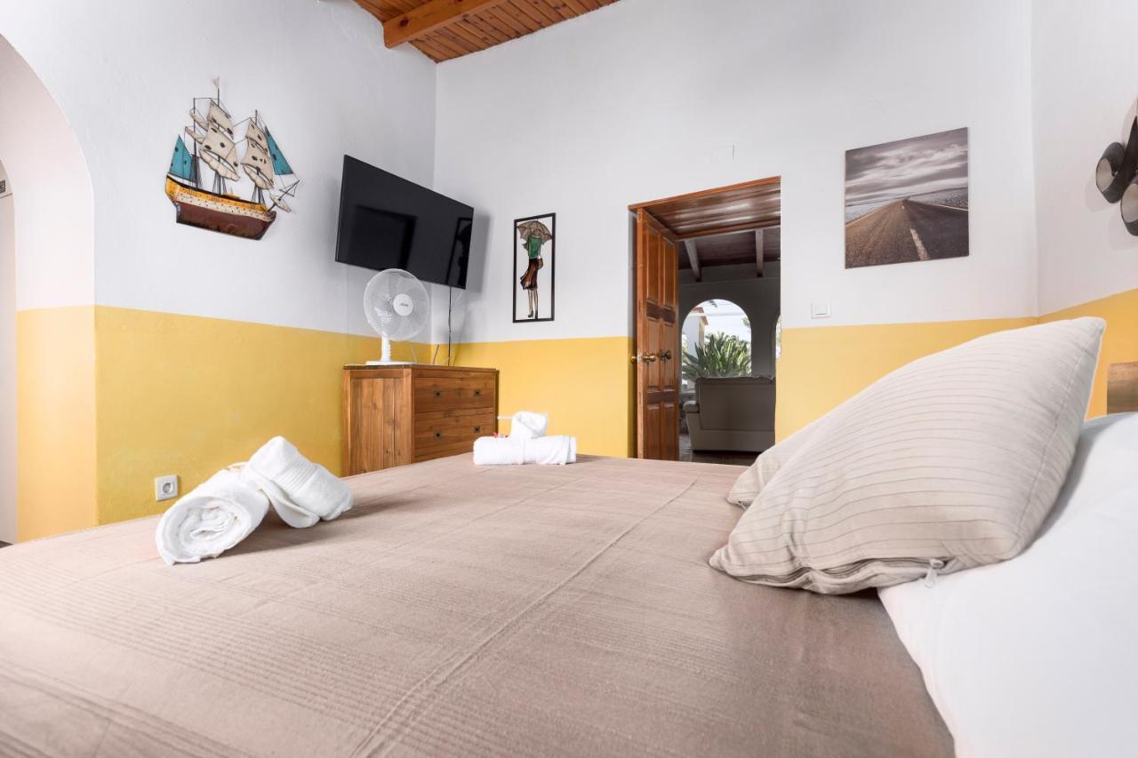 Home2Book Quiet Villa With Private Pool Triquivijate Ngoại thất bức ảnh